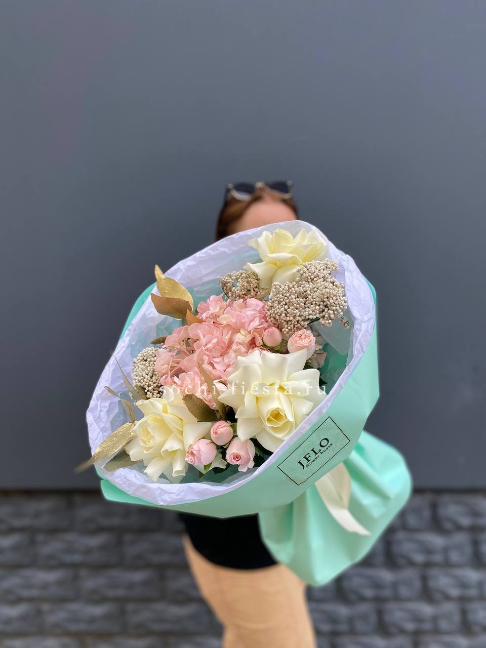 Букет "Белые ночи" в Хосте и Кудепсте