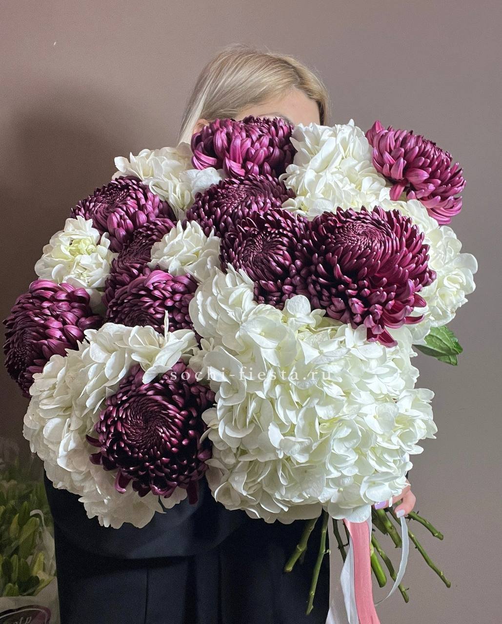 Охапка Бигуди и гортензий в Хосте и Кудепсте