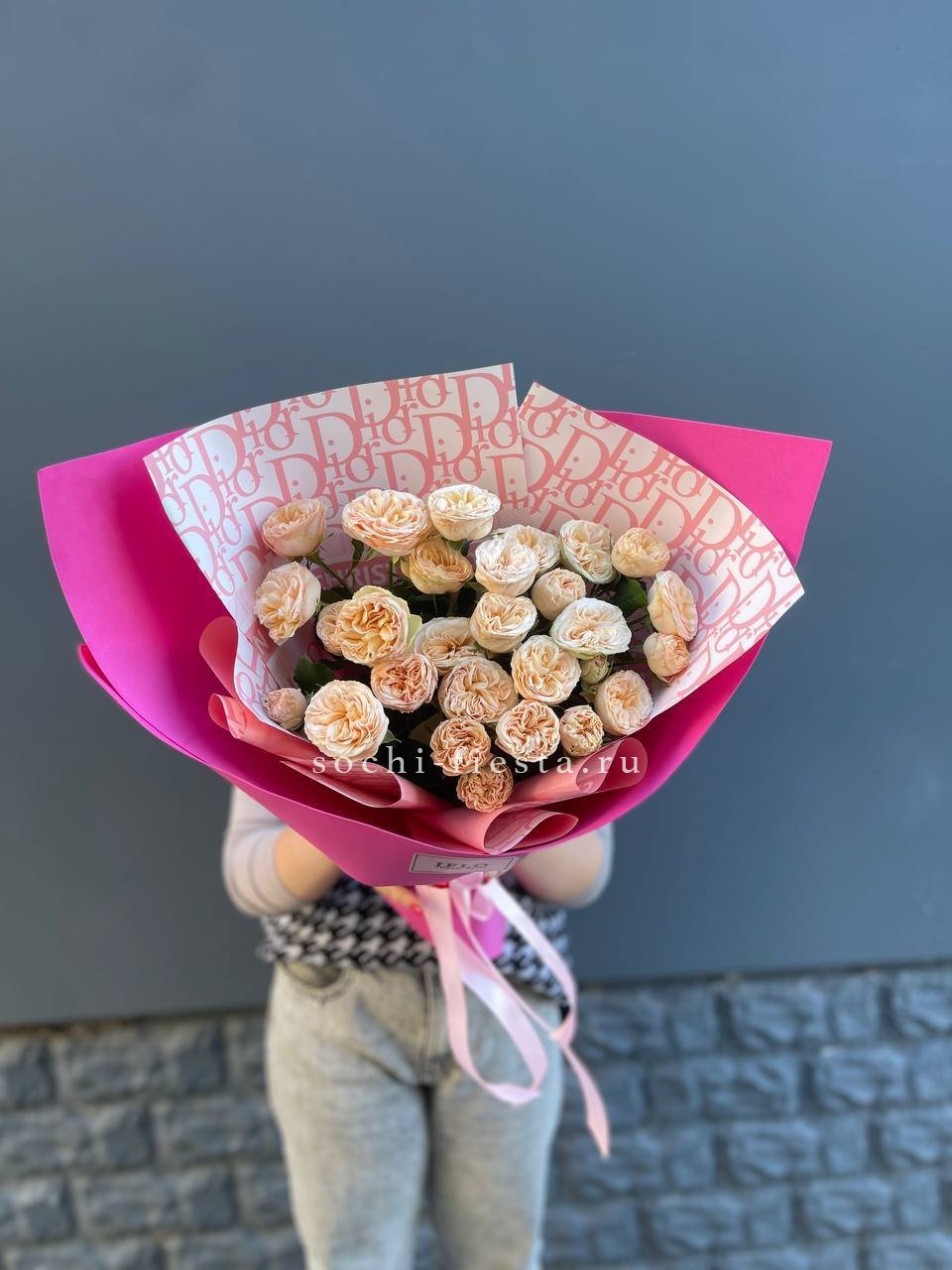 9 пионовидных роз в Хосте и Кудепсте