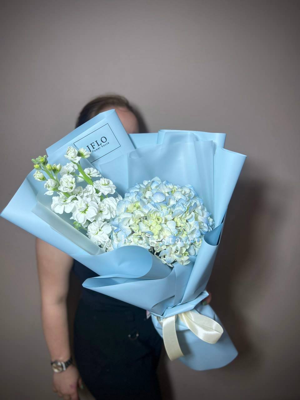 Гортензия Blue с маттиолой в Хосте и Кудепсте