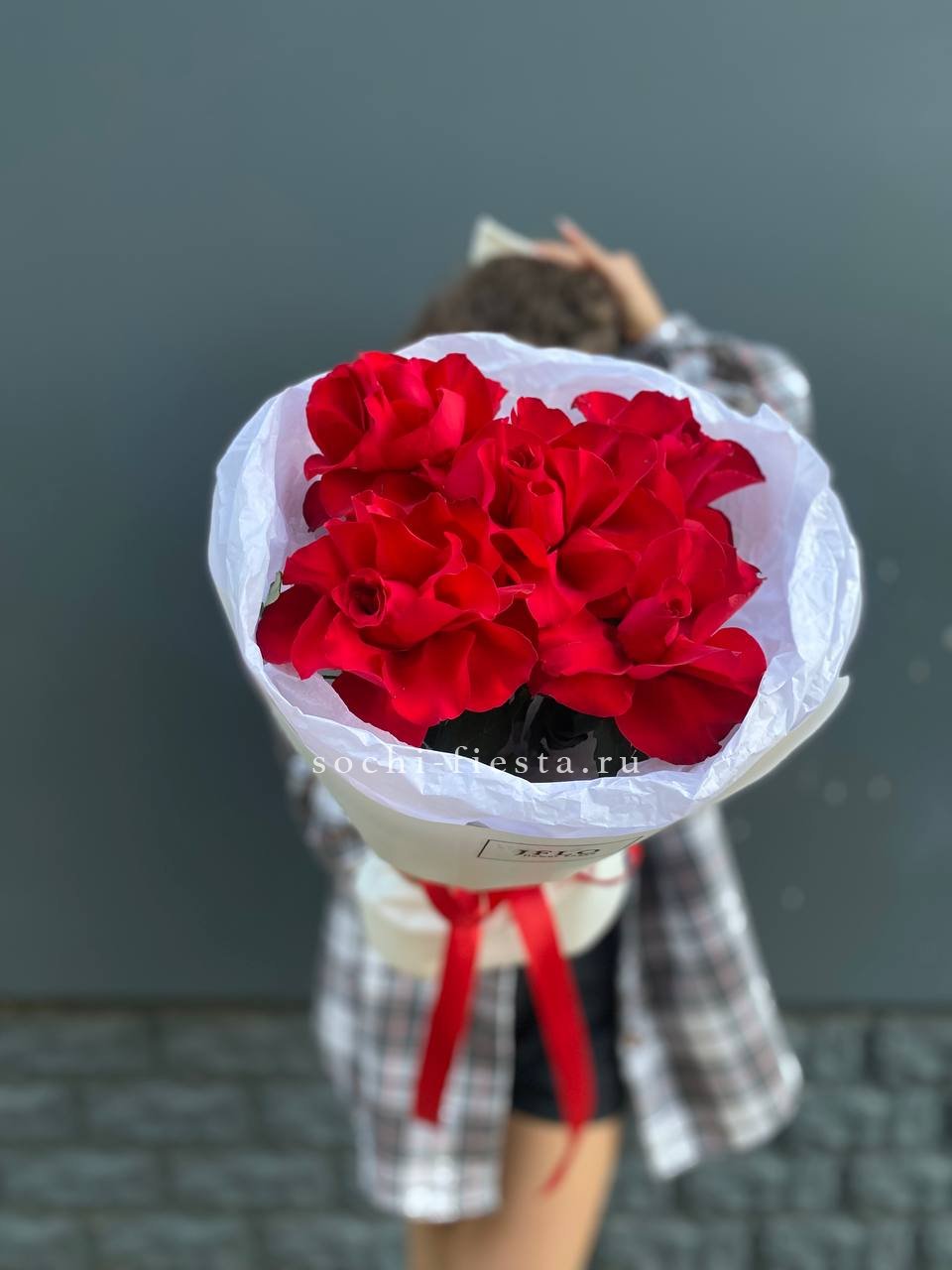 5 французских красных роз в Хосте и Кудепсте