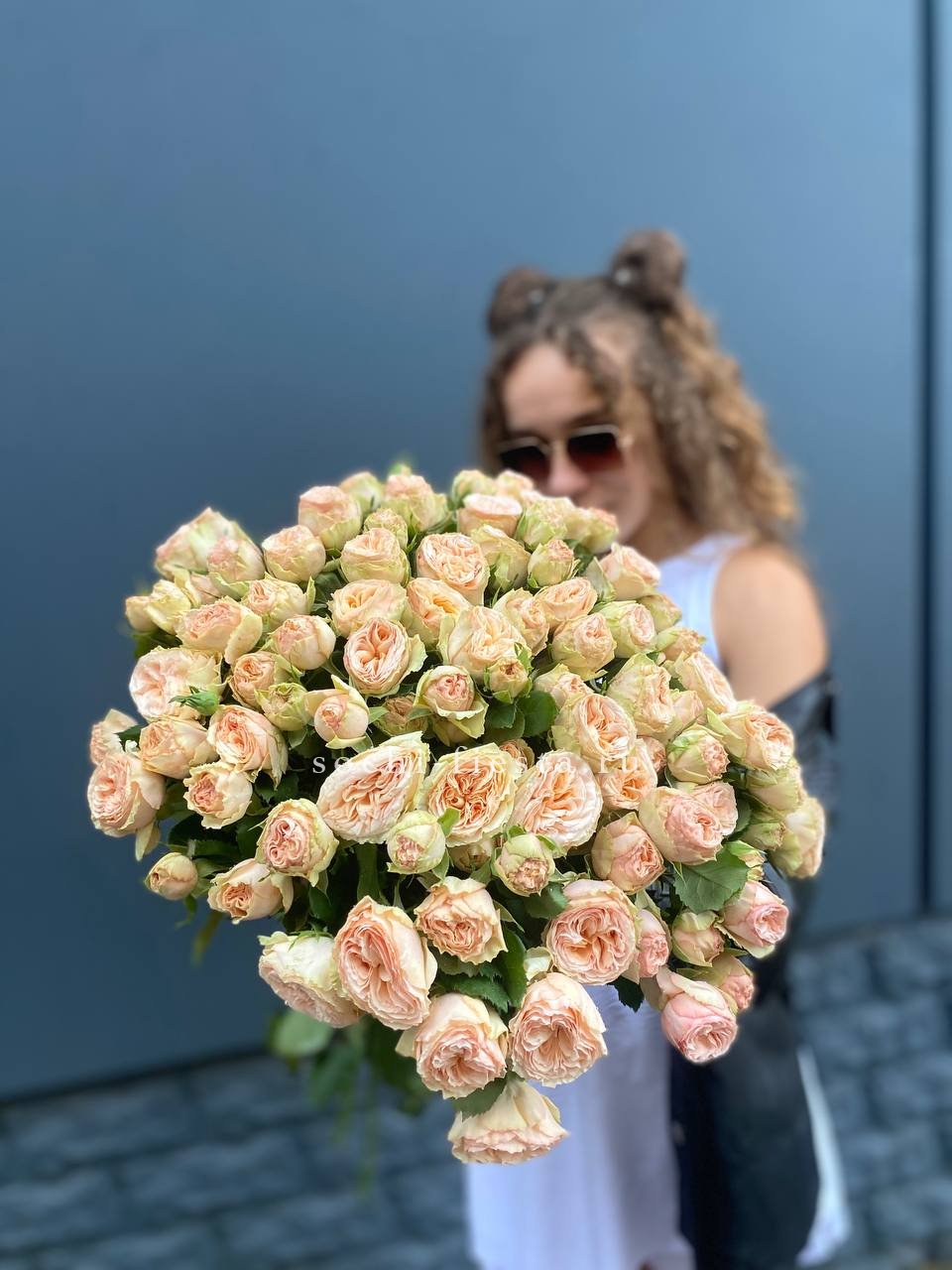 25 пионовидных роз в Хосте и Кудепсте