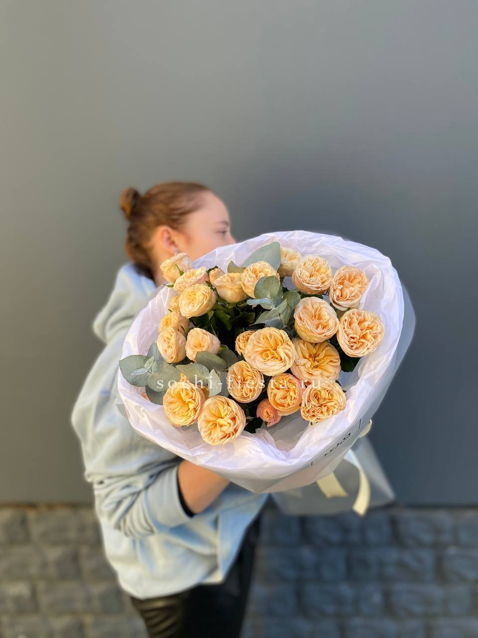 7 пионовидных роз с доставкой в Хосте и Кудепсте