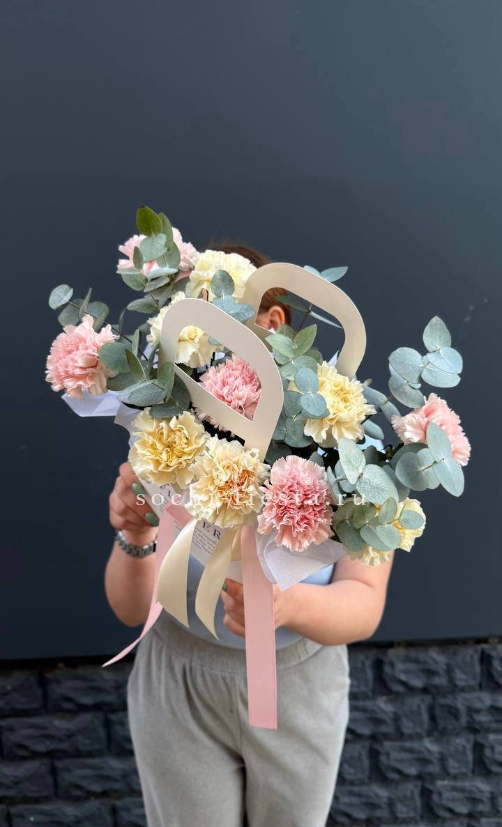 Сумочка из диантусов в Хосте и Кудепсте