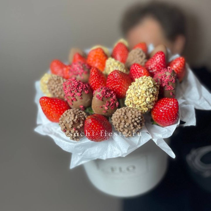 Клубника в боксе 30 ягод в Хосте и Кудепсте