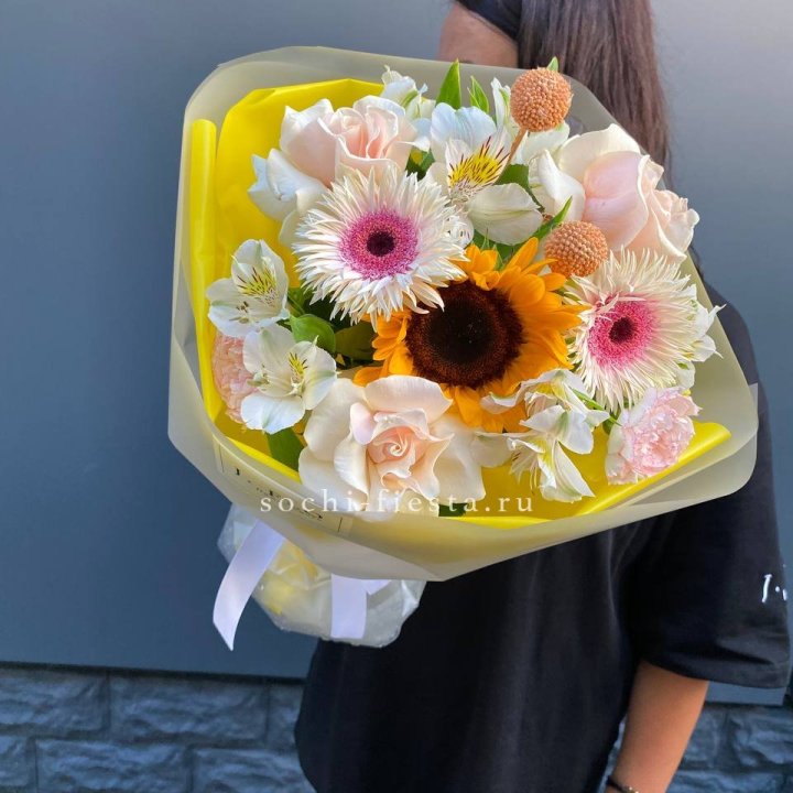 Букет с подсолнухом "Yellow" в Хосте и Кудепсте