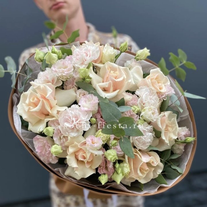  Букет кремовых роз Мокко в Хосте и Кудепсте