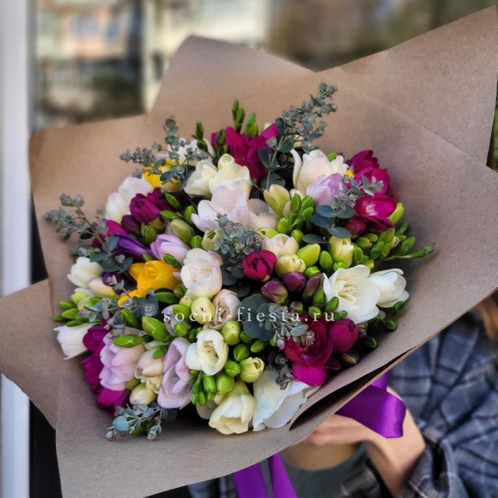 Букет фрезий "Радуга" в Хосте и Кудепсте