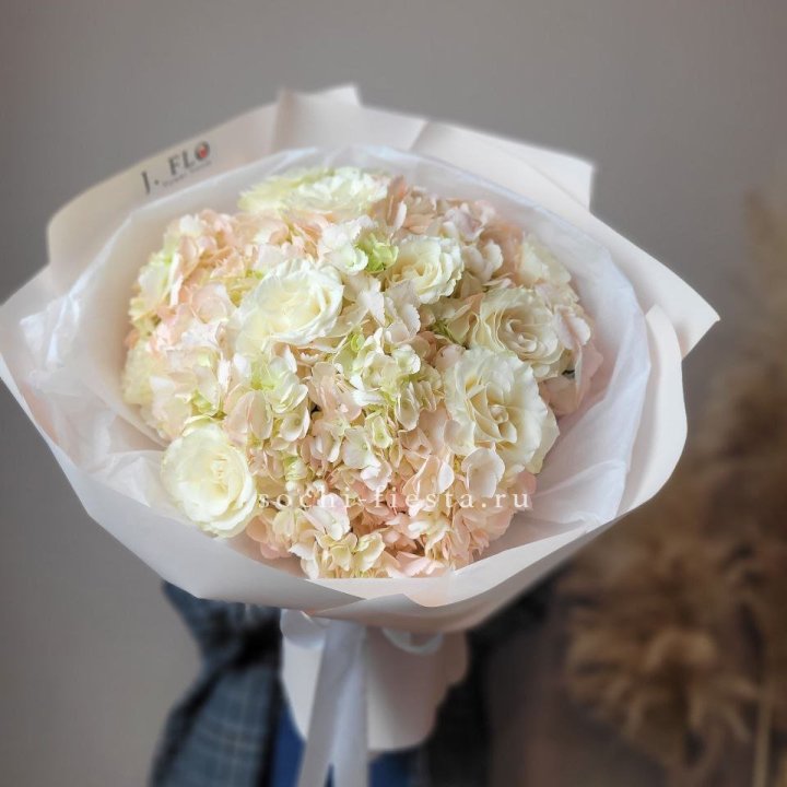  Букет гортензии и роз Marshmallow в Хосте и Кудепсте
