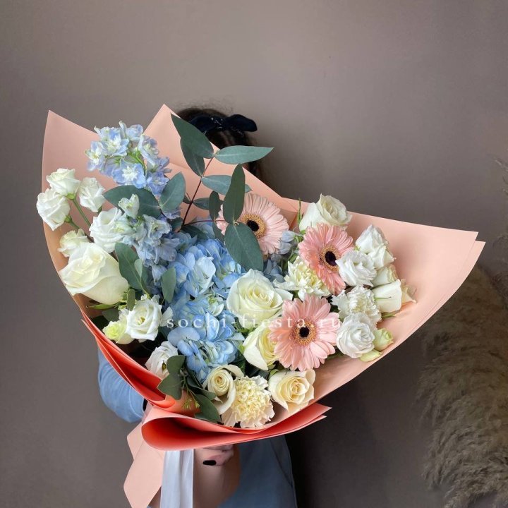  Букет гортензии и роз Валенсия в Хосте и Кудепсте