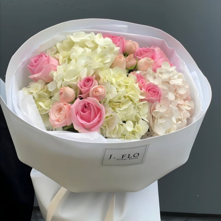  Букет гортензии и роз Teya в Хосте и Кудепсте