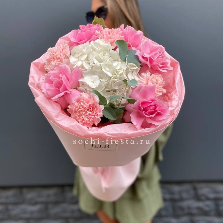  Букет роз и гортензии "Nuvola" в Хосте и Кудепсте