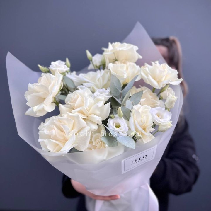 Букет французских роз и эустомы White в Хосте и Кудепсте