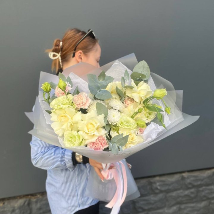  Букет  "Тонкая луна" в Хосте и Кудепсте