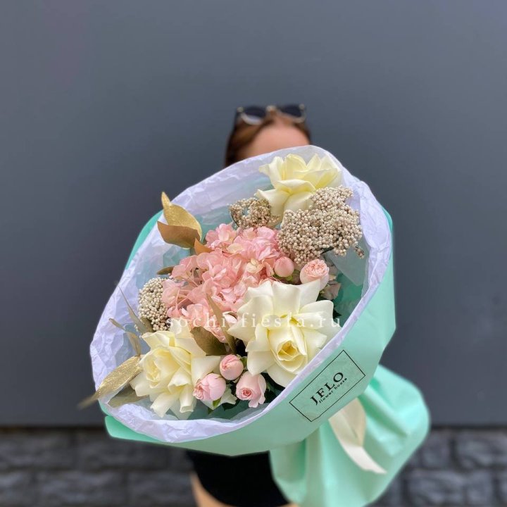 Букет "Белые ночи" в Хосте и Кудепсте