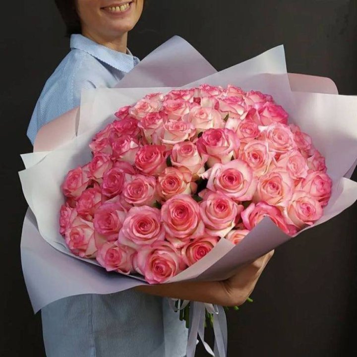 101 роза Джумилияв оформлении  с доставкой в Хосте и Кудепсте