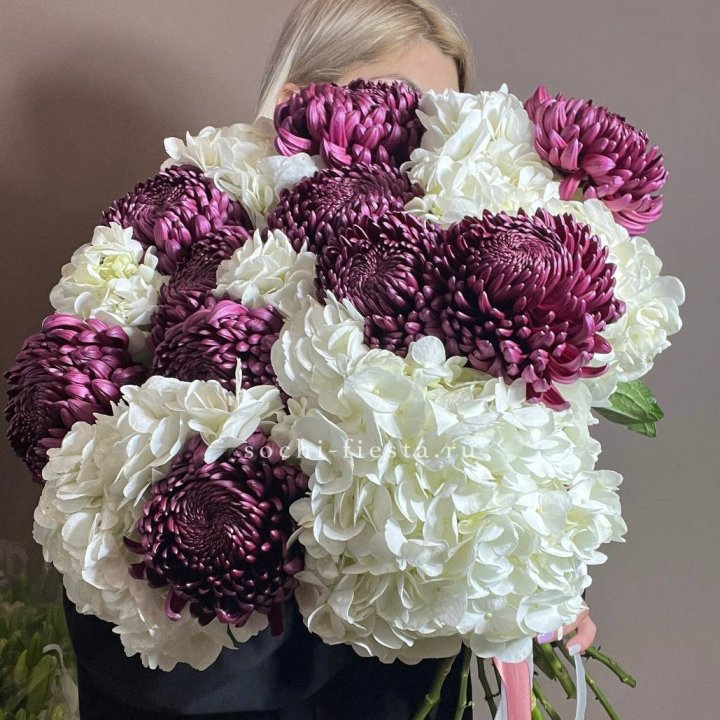 Охапка Бигуди и гортензий в Хосте и Кудепсте