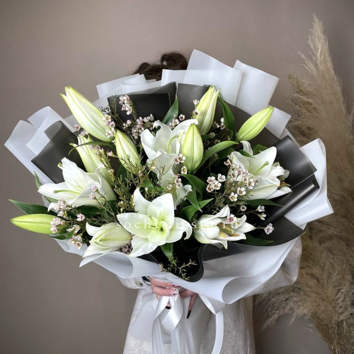 Букет лилий Снежная королева в Хосте и Кудепсте