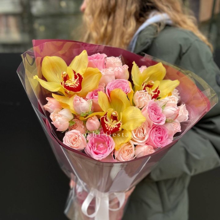  Букет орхидей и роз Есенья в Хосте и Кудепсте