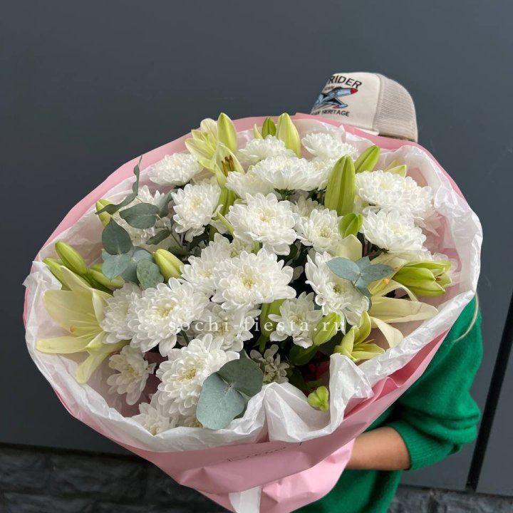  Букет  хризантем и лилии в Хосте и Кудепсте