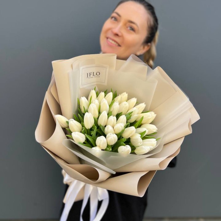 35 белых тюльпанов в Хосте и Кудепсте