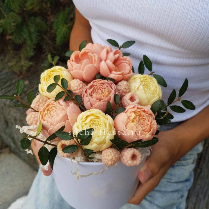 Шоколадный букет с ягодами в Хосте и Кудепсте