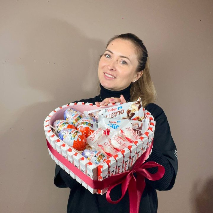 Подарочный набор сердце с Киндерами в Хосте и Кудепсте