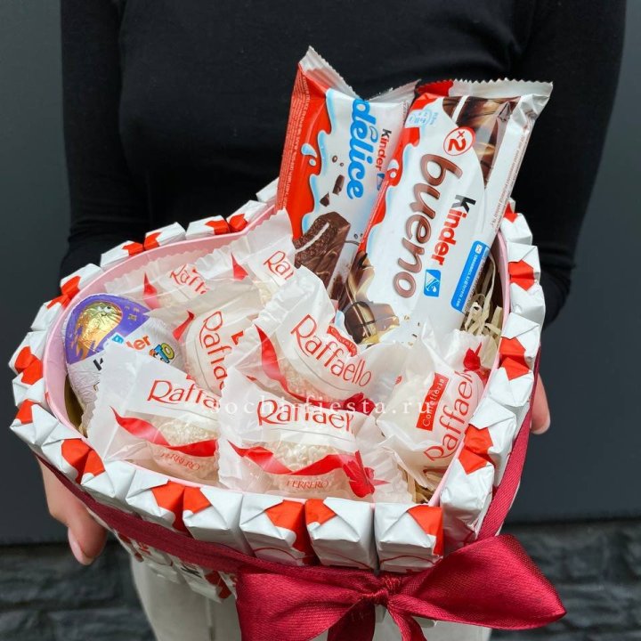 Подарочный набор сердце с Киндерами и Рафаэлло в Хосте и Кудепсте