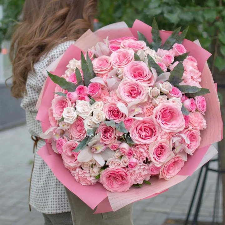 Дизайнерский букет "Барби" в Хосте и Кудепсте