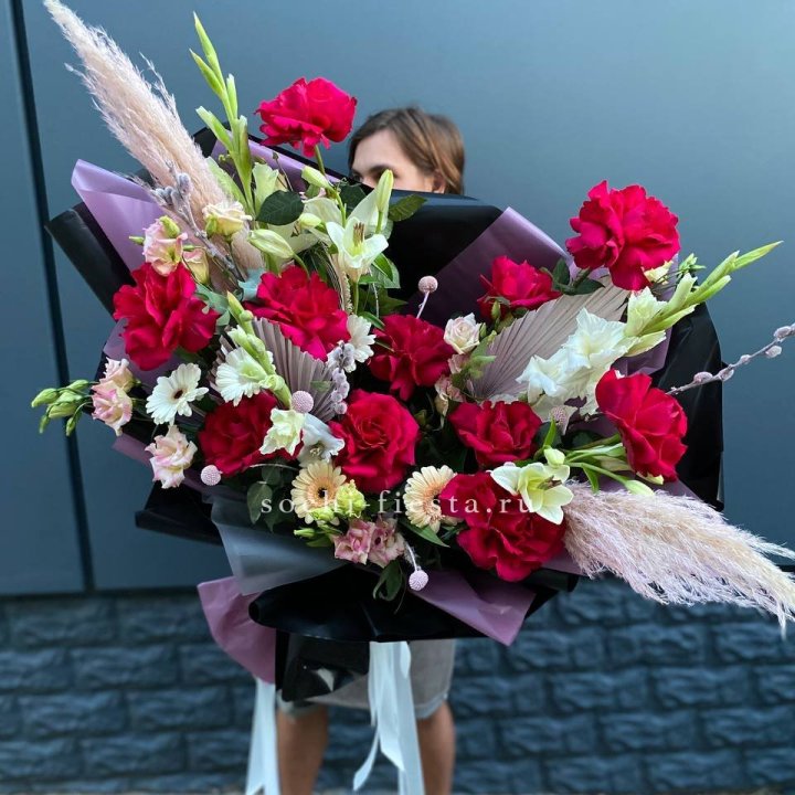 Дизайнерский букет RED в Хосте и Кудепсте