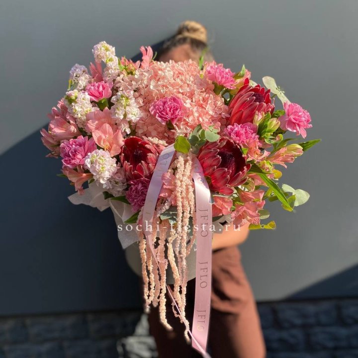 Коробка с цветами "Kamikadze" в Хосте и Кудепсте