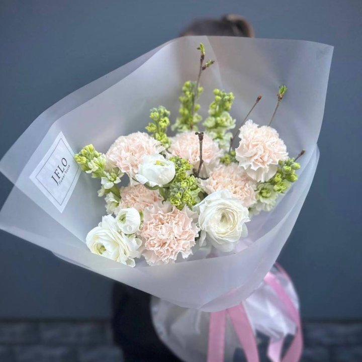 Букет маттиолы и ранункулюсов  в Хосте и Кудепсте