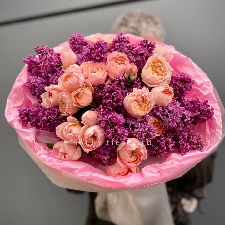  Дуо букет из кустовых роз и сирени в Хосте и Кудепсте