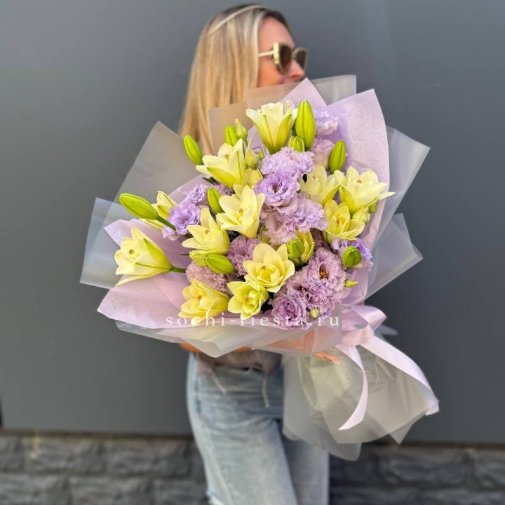  Букет лилий и эустом в Хосте и Кудепсте