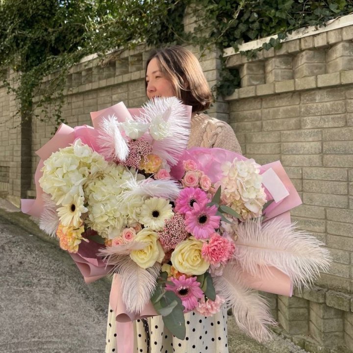 Дизайнерский букет "Валенсия" в Хосте и Кудепсте