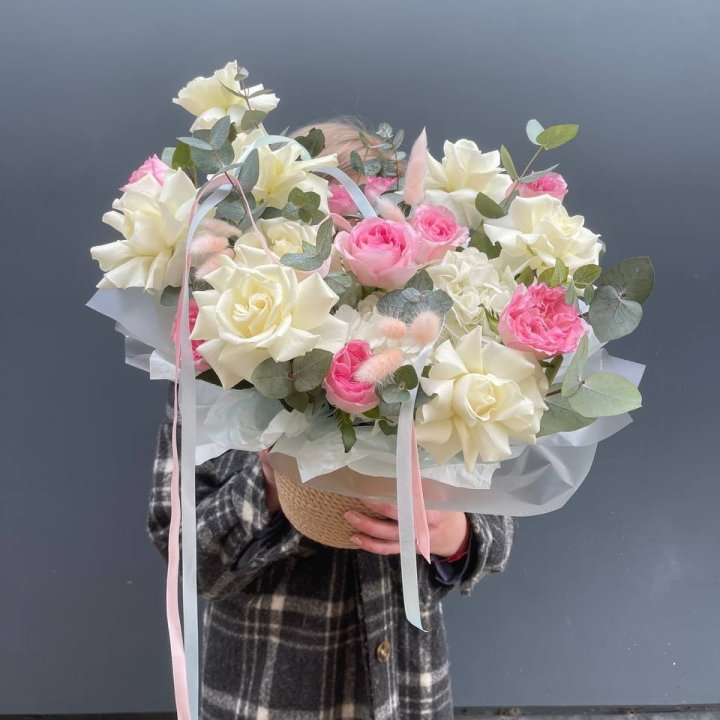 Кашпо с розами в Хосте и Кудепсте