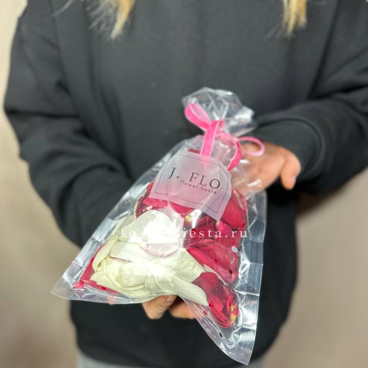 Лепестки роз в Хосте и Кудепсте