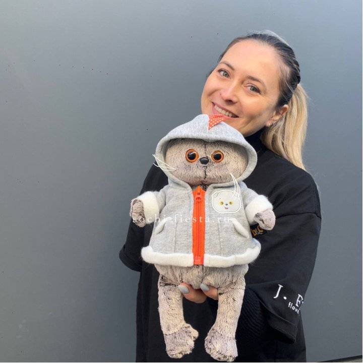 Кот Басик в толстовке в Хосте и Кудепсте