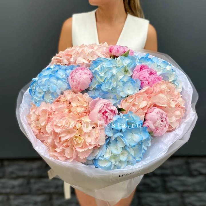 Дуобукет гортензии с пионами  в Хосте и Кудепсте
