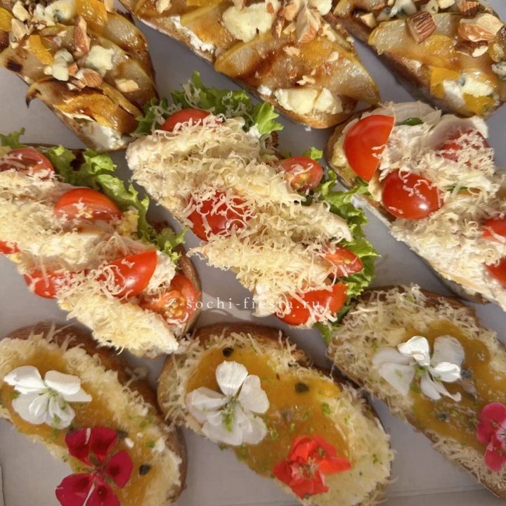 Брускетта «3 вкуса» в Хосте и Кудепсте