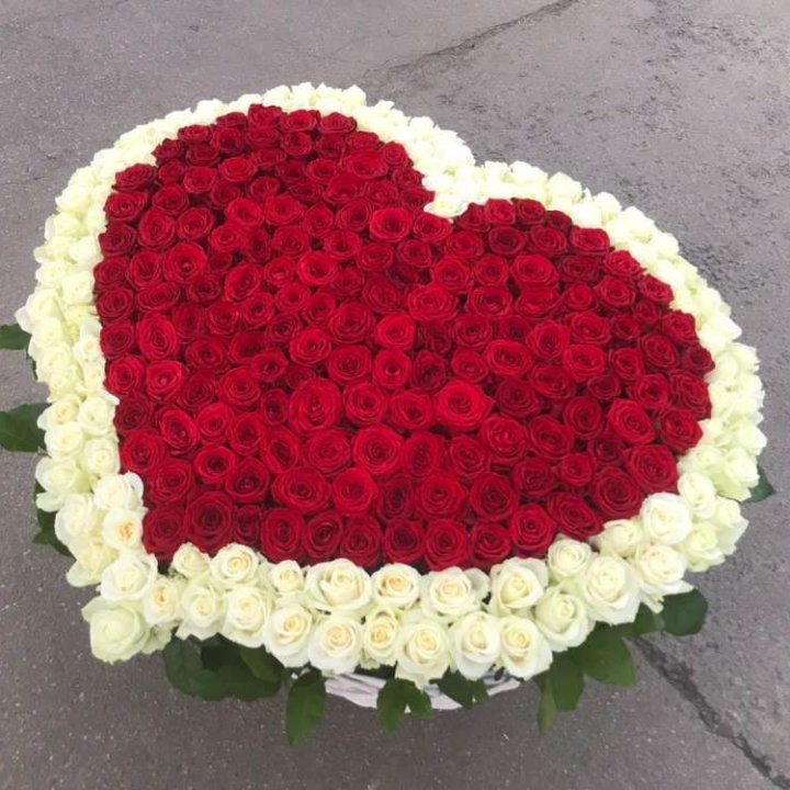 333 розы в корзине Heart в Хосте и Кудепсте