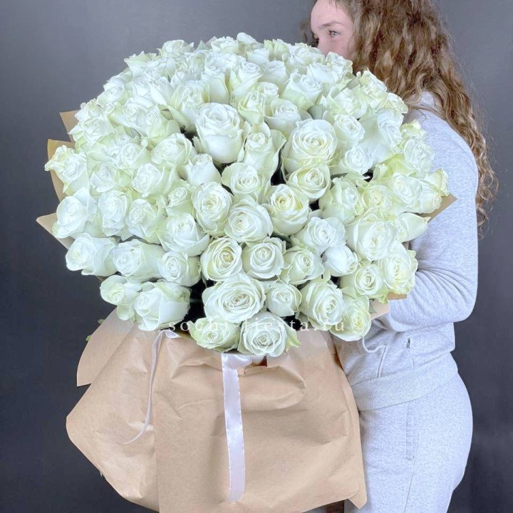 101 белая высокая импортная роза в Хосте и Кудепсте