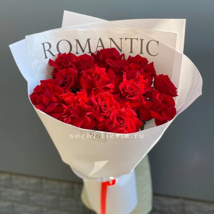 19 высоких роз в оформлении в Хосте и Кудепсте