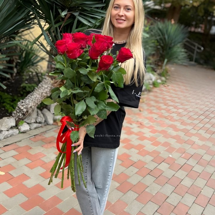 15 высоких красных роз в Хосте и Кудепсте