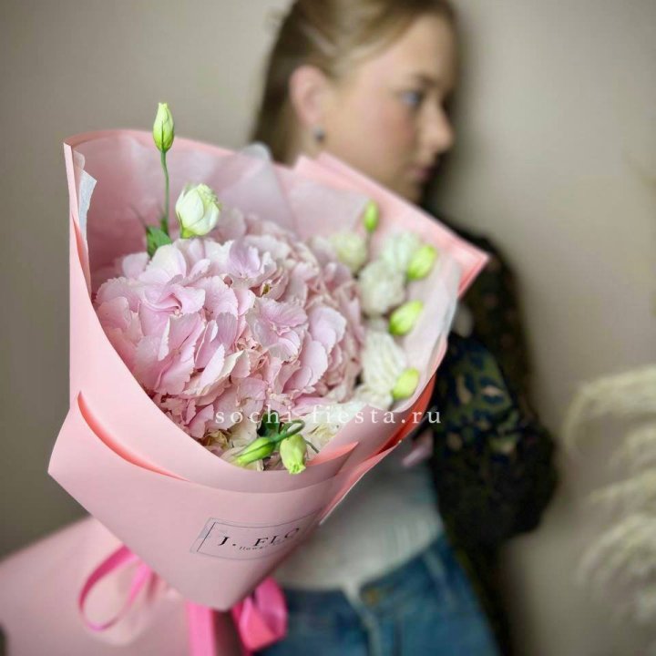 Букет с гортензией №2 в Хосте и Кудепсте