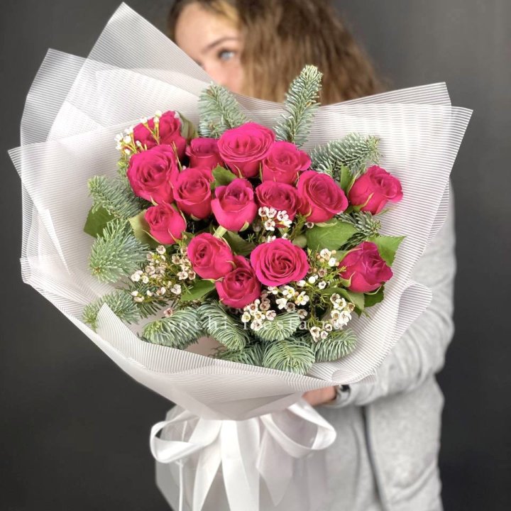 Новогодний букет Елки и Розы в Хосте и Кудепсте