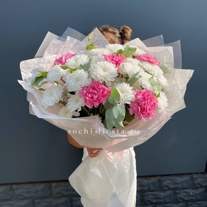  Букет  хризантем и диантусов "Воздушный" в Хосте и Кудепсте
