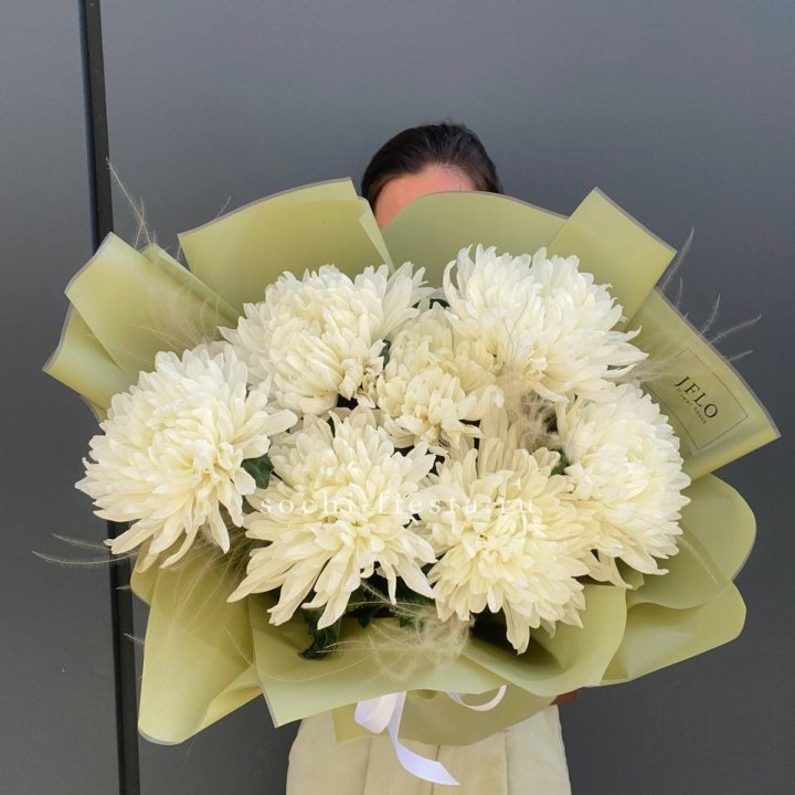 Букет одноголовых хризантем  в Хосте и Кудепсте