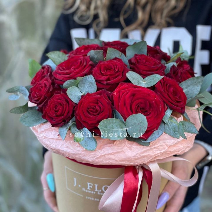 21 Красная роза в боксе №1 в Хосте и Кудепсте