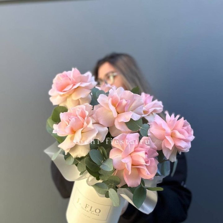 Французские роз в боксе в Хосте и Кудепсте